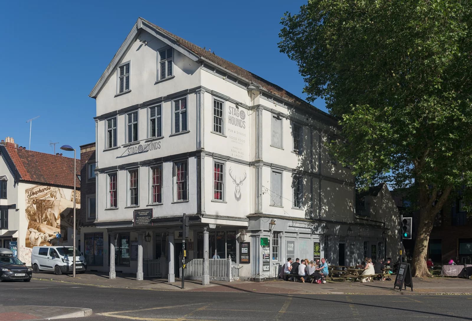 Stag & Hounds exterior